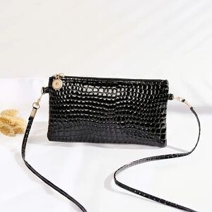 Woman's Black Crocodile Pattern Zipper Closure Clutch Coin Purse